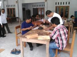 PELATIHAN UKIR KAYU DESA WATUGAJAH